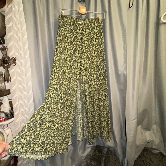 EARTHBOUND Dresses & Skirts - Earthbound Trading Co Maxi Skirt Women’s M Green Boho Button Front 132